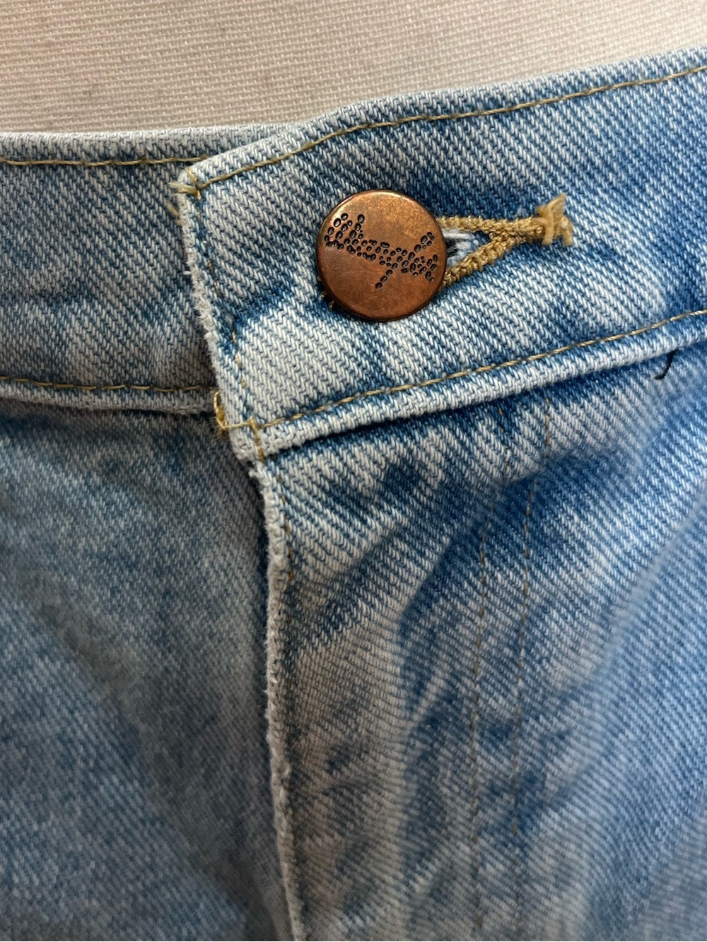 Wrangler Reworked Distressed Cutoff Denim Shorts Light Wash High Rise Size 30 - Picture 9 of 9